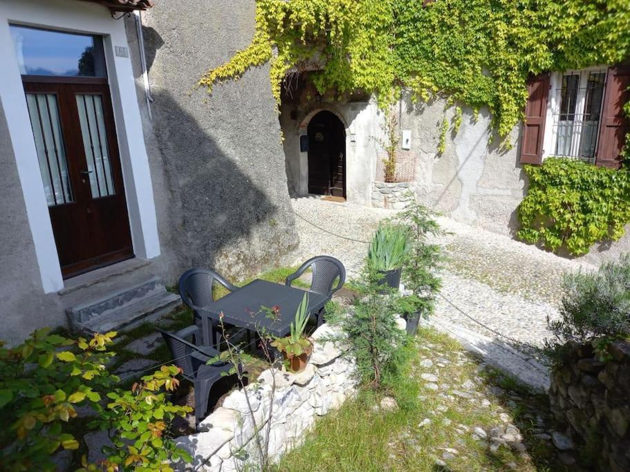 Ferienwohnung The Door Of The Castle Menaggio Exterior foto
